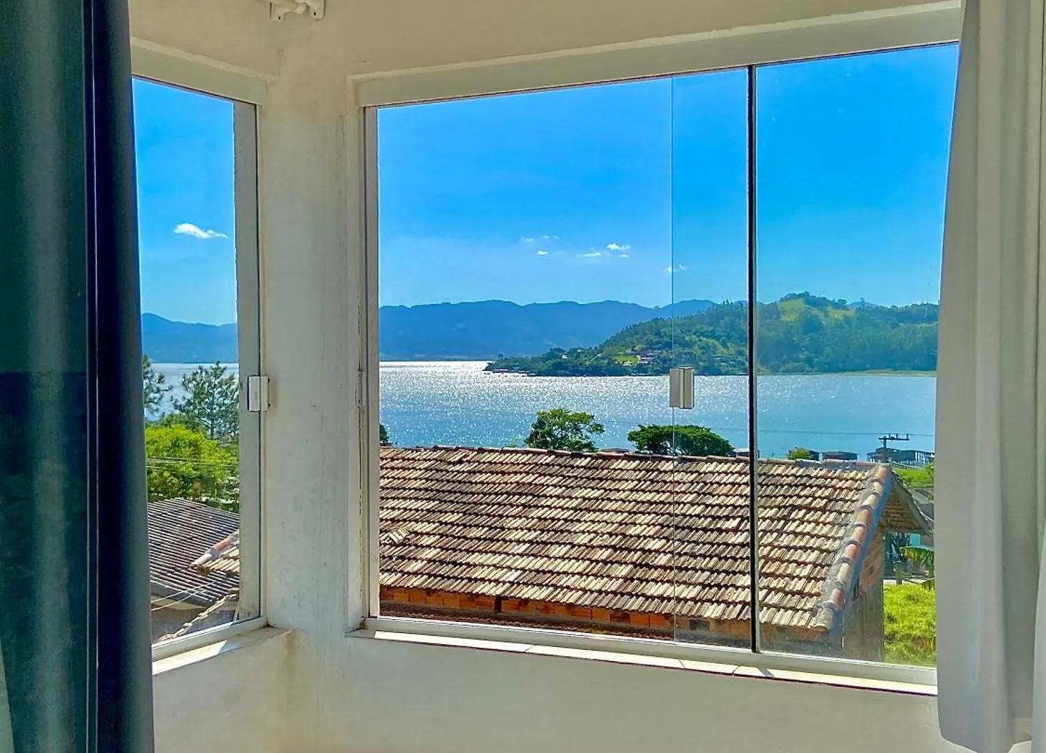 Casa Com Piscina, Hidro E Uma Vista Linda Da Lagoa Imarui